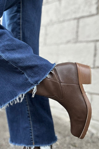 Dagney Short Chocolate Boot - The Funky Zebras Clear Lake
