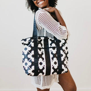 Medium Kona Cove Beach Zipper Tote Bag - The Funky Zebras Clear Lake